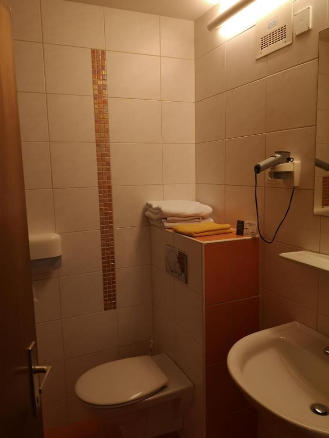 Hotel Wirt Z'Minsta อัลท์มุนสเตอร์ ภายนอก รูปภาพ